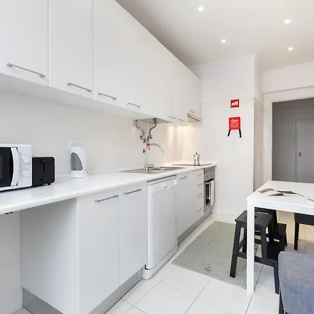 Bright 2 Bedroom Apt In City Centre - Nr Tram & Metro Διαμέρισμα