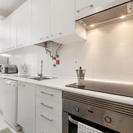 Bright 2 Bedroom Apt In City Centre - Nr Tram & Metro