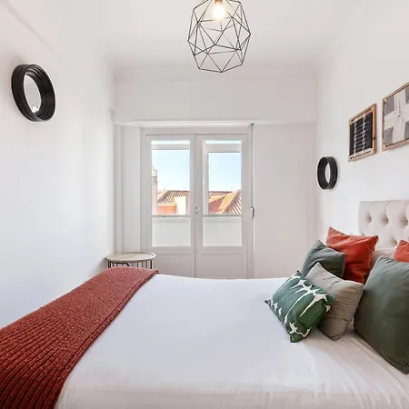 Bright 2 Bedroom Apt In City Centre - Nr Tram & Metro