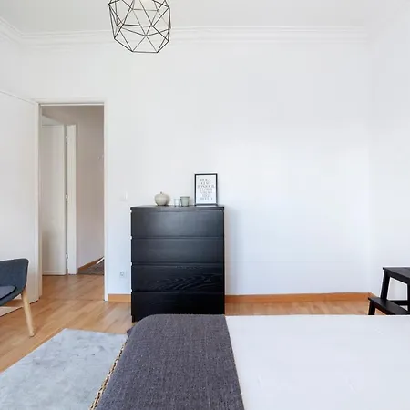 Bright 2 Bedroom Apt In City Centre - Nr Tram & Metro Lisboa