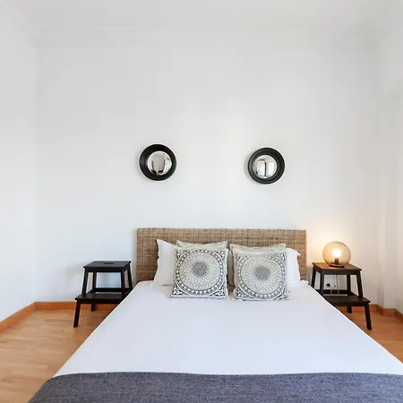 Bright 2 Bedroom Apt In City Centre - Nr Tram & Metro Διαμέρισμα *