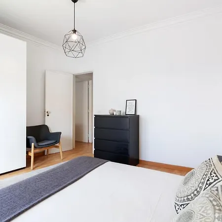 Bright 2 Bedroom Apt In City Centre - Nr Tram & Metro Διαμέρισμα *